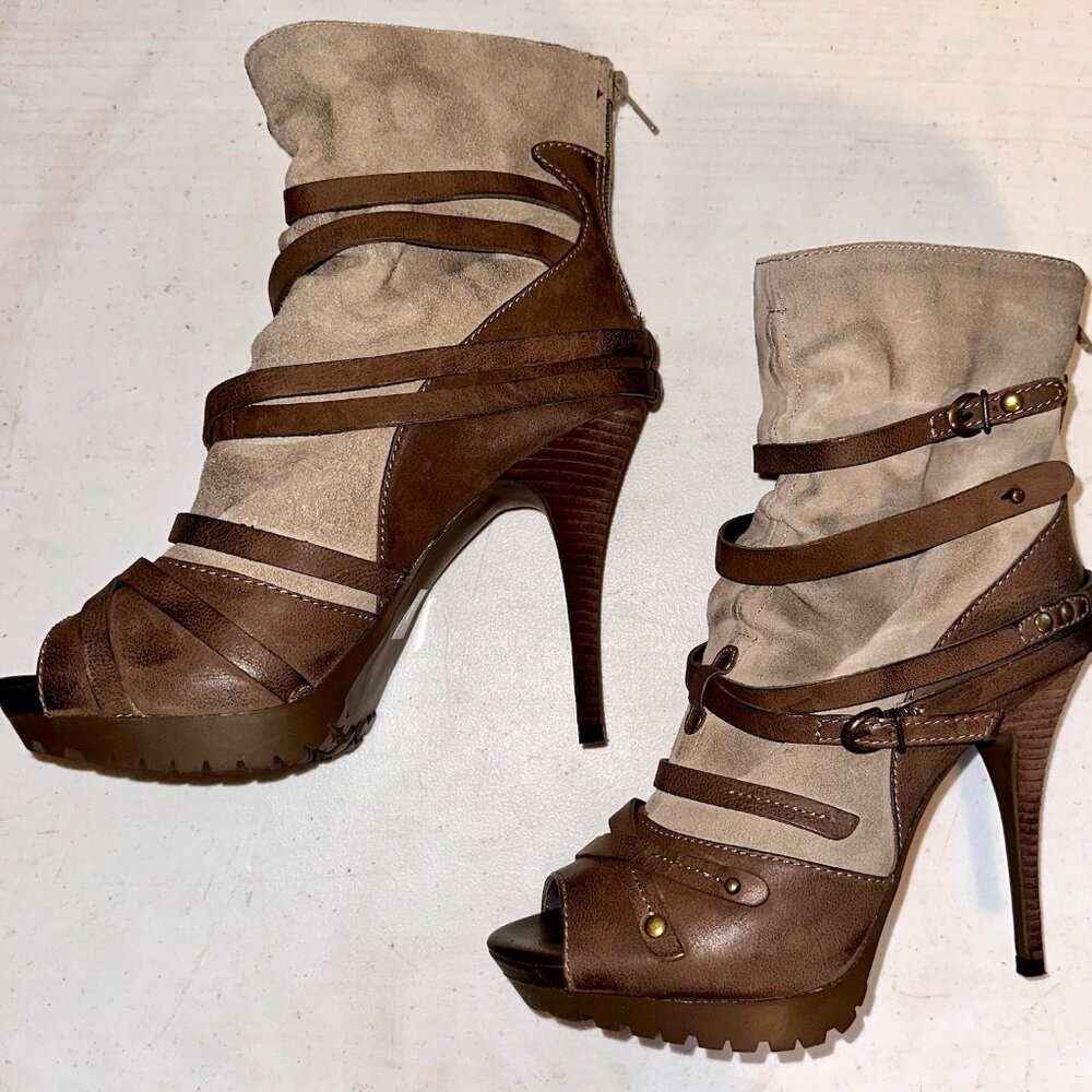 Gunmetal womens boots booties Size 8.5 Tan